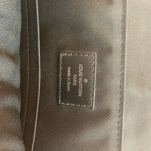 Louis Vuitton damier limited edition messenger bag - Picture 8 of 15